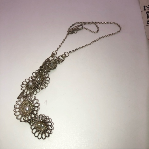 Vtg Wire Wrapped Faux Pearl Floral Flower Necklace 17” + 1.5” Drop - Picture 3 of 5